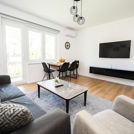 Bright 2Bdr Apartment With Balcony - Free Parking Сараево Екстериор снимка