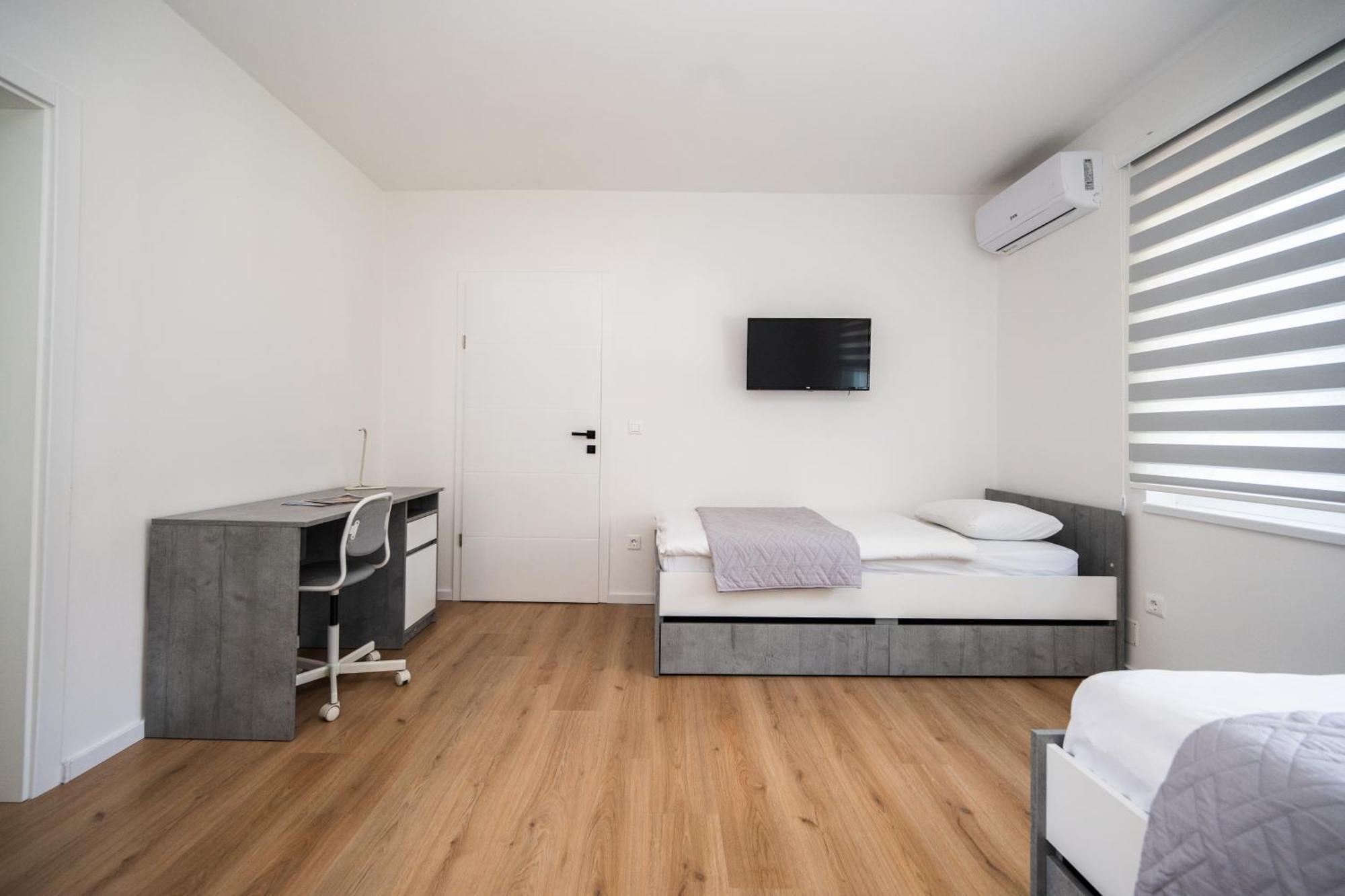 Bright 2Bdr Apartment With Balcony - Free Parking Сараево Екстериор снимка