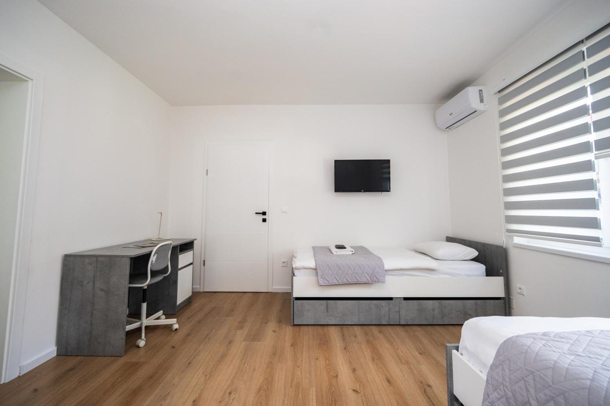 Bright 2Bdr Apartment With Balcony - Free Parking Сараево Екстериор снимка